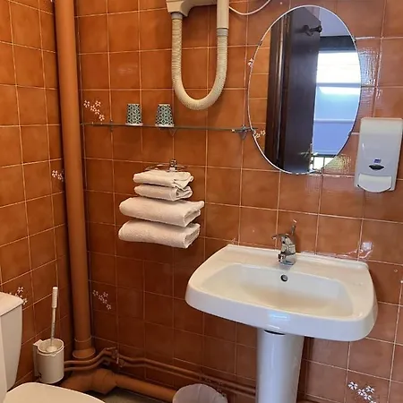 Au Rendez-vous Des Amis 2* שומון