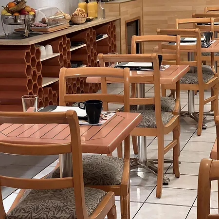 Au Rendez-vous Des Amis 2*