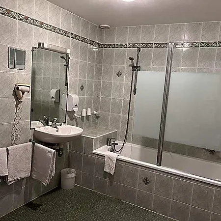 Au Rendez-vous Des Amis Hotel 2*